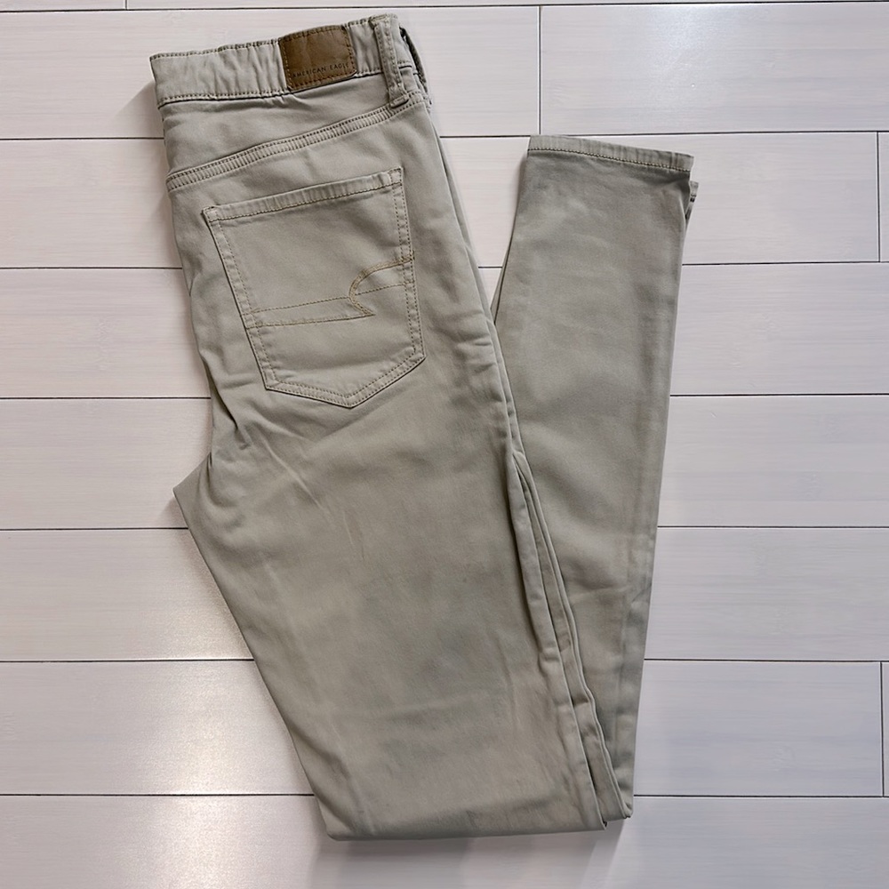 American Eagle Juniors Super Hi-Rise Jegging Khakis Size 8 X-Long Like New